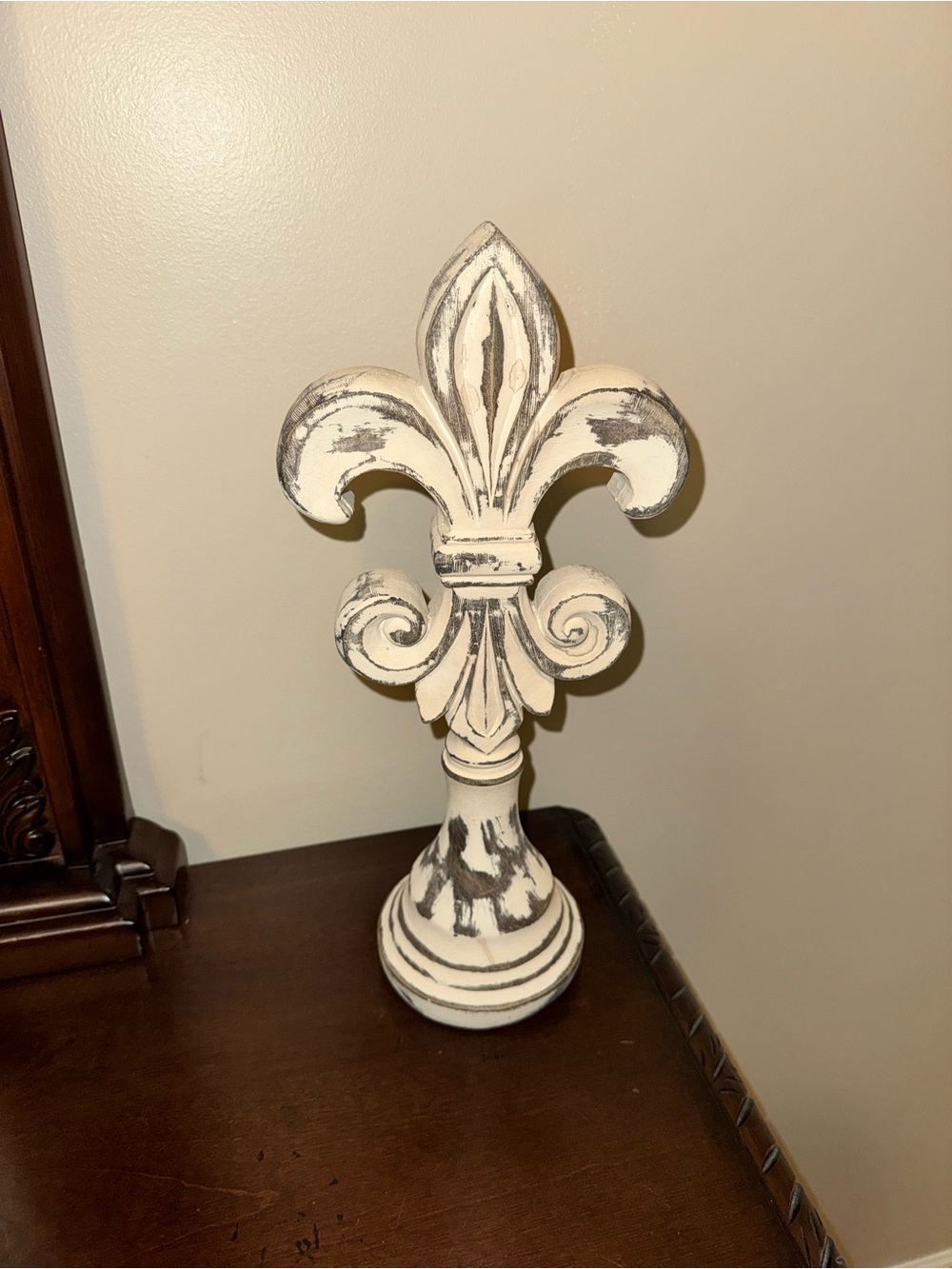 14” fleur de lis statue